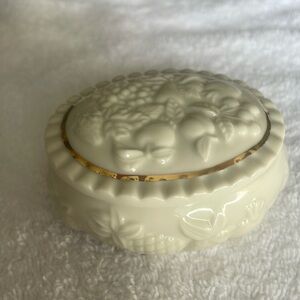 Lennox ivory oval porcelain fruit, trinket box